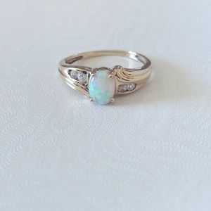 Stunning genuine opal and diamond ring